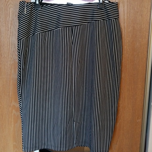 CITY CHIC side zip striped pencil skirt, size XS - Picture 2 of 2